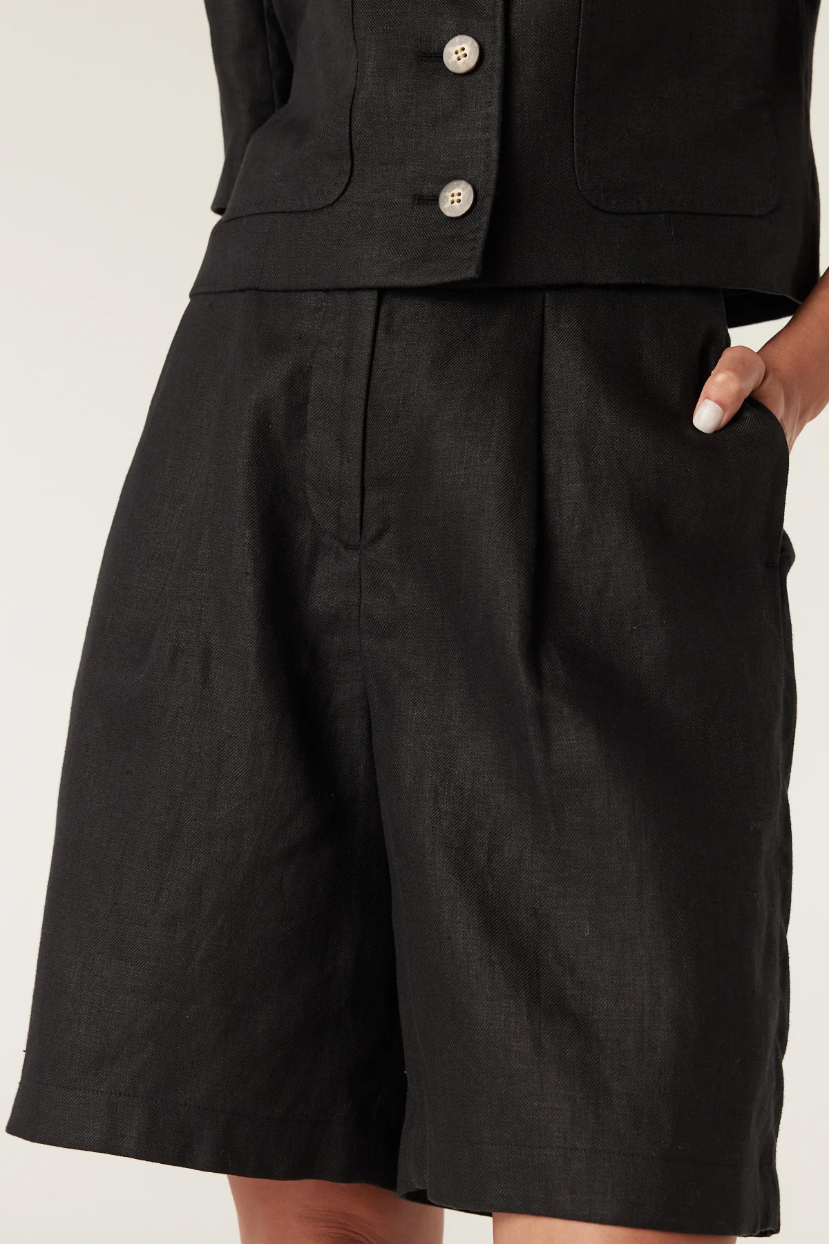 Elm Linen Short - Black - Image 4