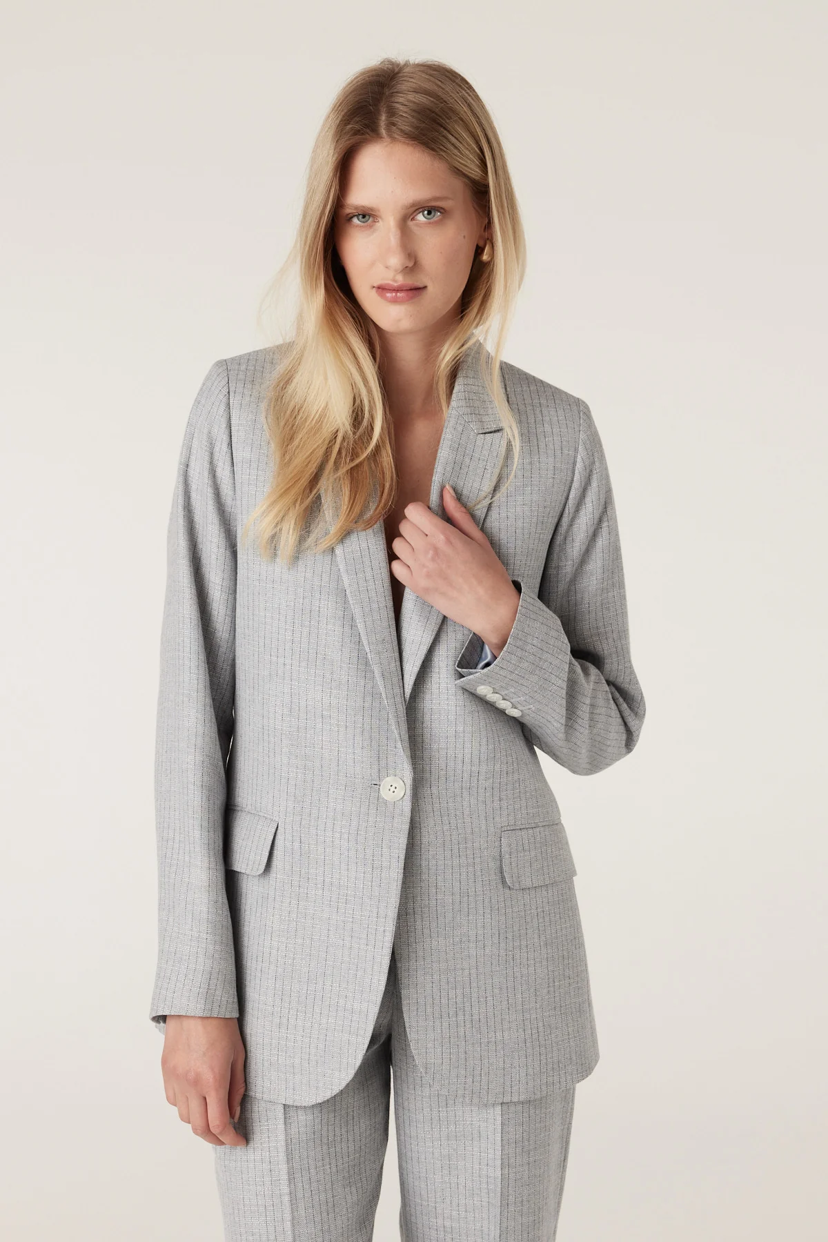 Ivy Linen Blazer - Blue Pinstripe - Image 4