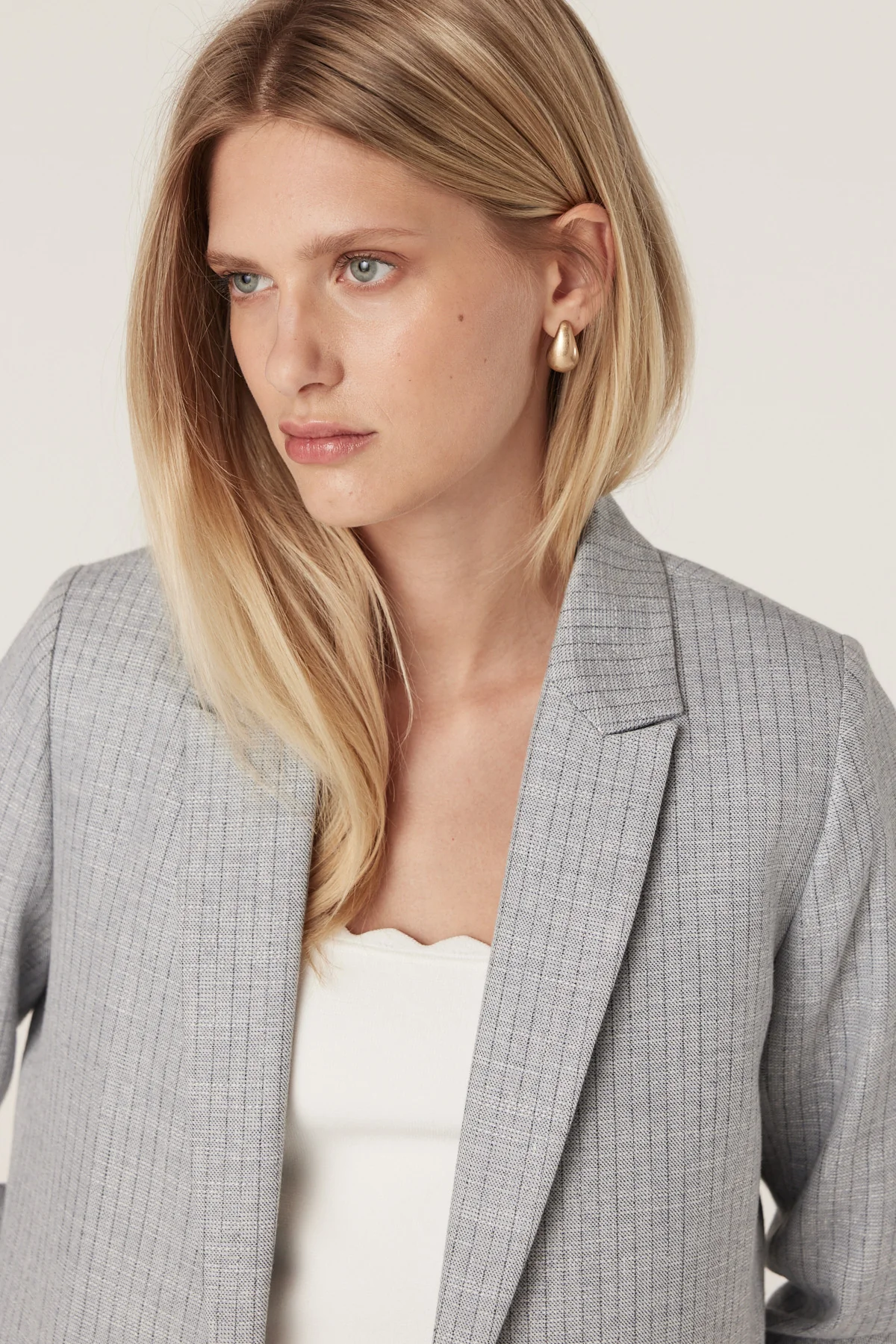Ivy Linen Blazer - Blue Pinstripe - Image 7