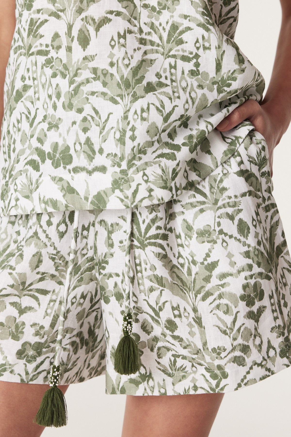 Oasis Linen Short - Palm Print - Image 6