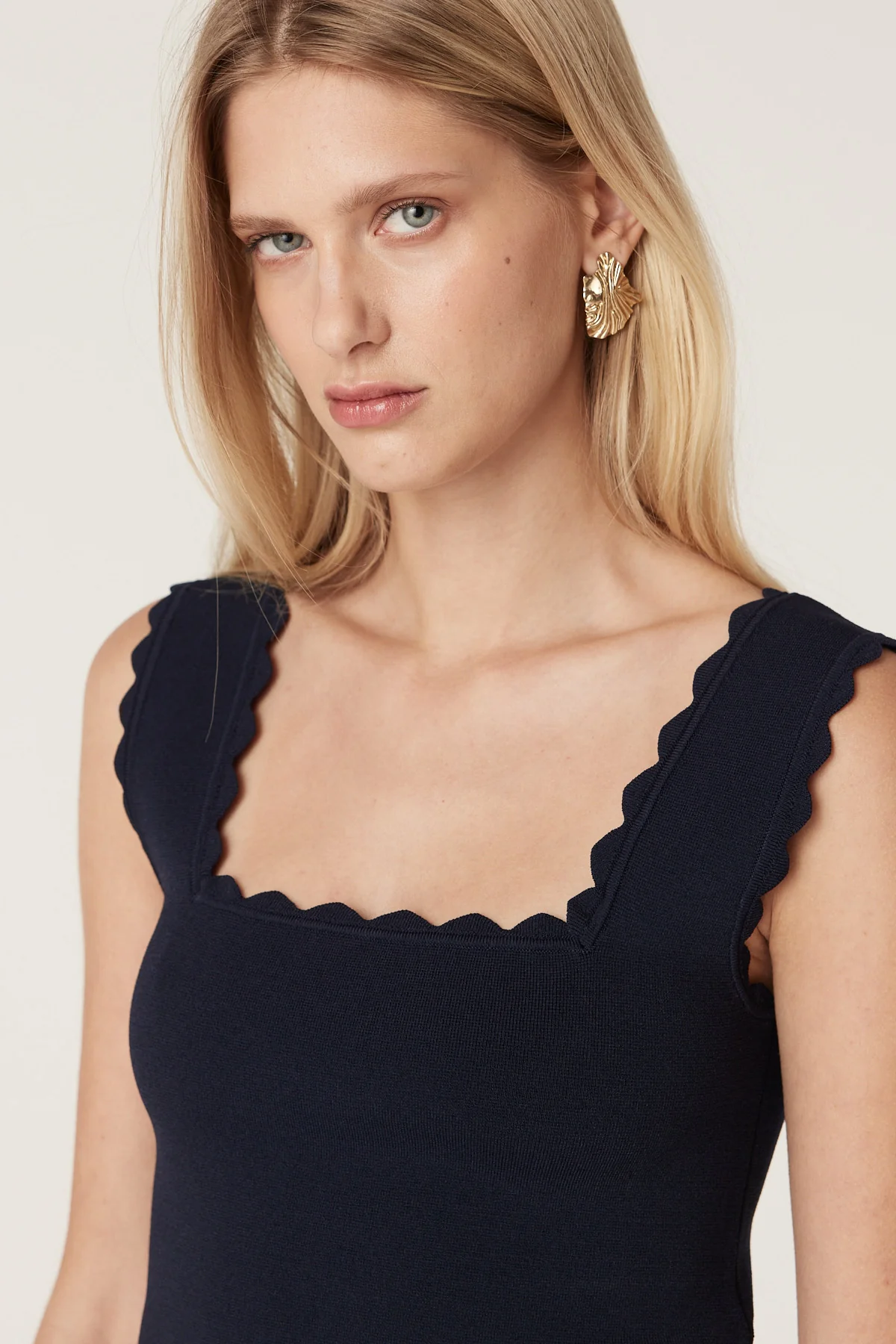 Villa Crepe Knit Scallop Tank - Navy - Image 3